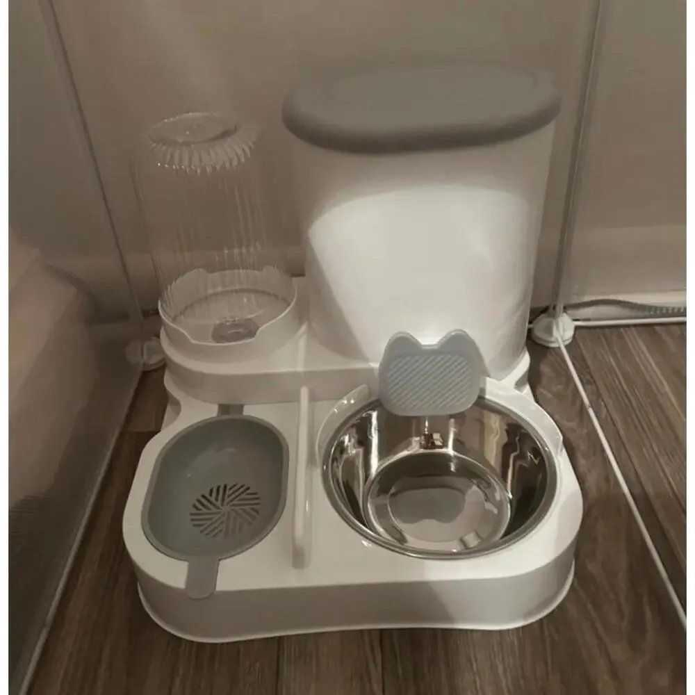 Cat feeder